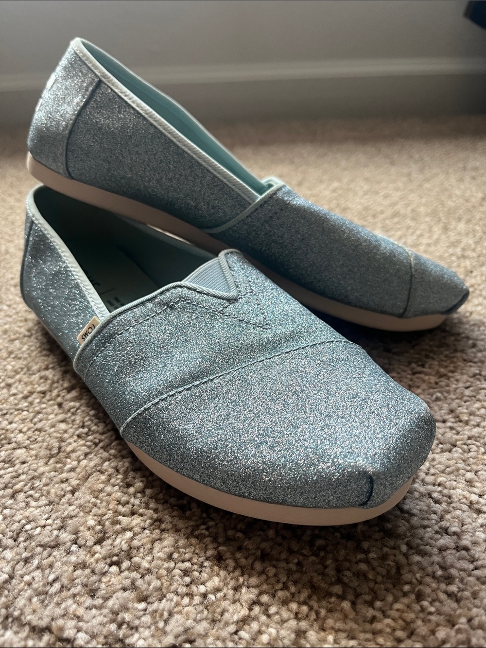 Toms Glitter Slip-On Flats Alpargatas in Light Blue